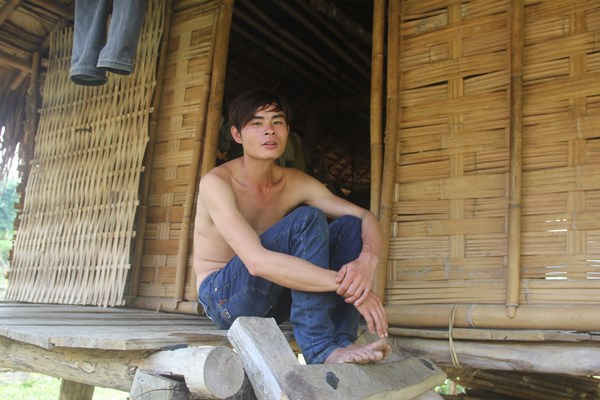 Anh Hà Văn Thắng ở bản Huôi Sai, xã Thông Thụ, huyện Quế Phong bức xúc vì không có đất lúa nước để canh tác.