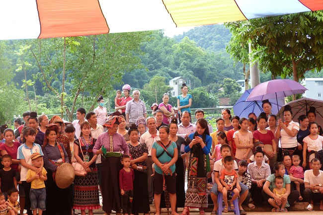 Đông đảo đồng bào các dân tộc tham dự các hoạt động Ngày hội.