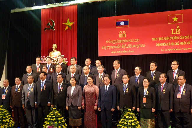 Chủ tịch Quốc hội Nguyễn Thị Kim Ngân, Chủ tịch Quốc hội Pany Yathotou và các đại biểu 2 nước chụp ảnh lưu niệm tại buổi lễ