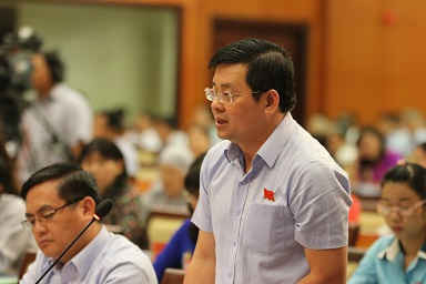 Giám đốc Sở TN&MT TP.HCM Nguyễn Toàn Thắng báo cáo về tình hình ô nhiễm kênh Ba Bò.