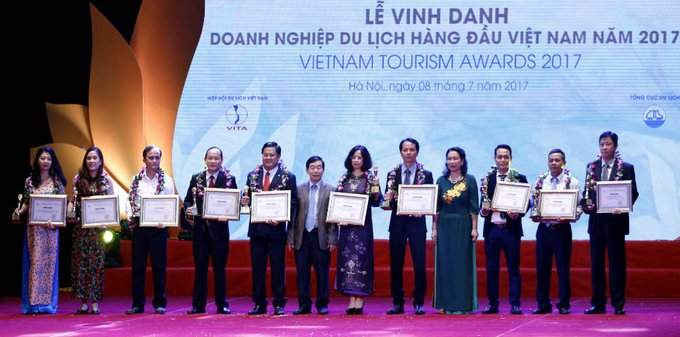 91 doanh nghiệp đã được trao Giải thưởng Du lịch Việt Nam năm 2017 với 9 hạng mục khác nhau