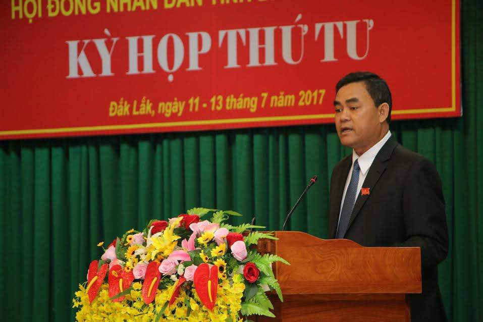 Đồng chí Y Biêr Niê phó bí thư tỉnh Ủy, Chủ tịch HĐND tỉnh Đắk Lắk phát biểu khai mạc kỳ họp.