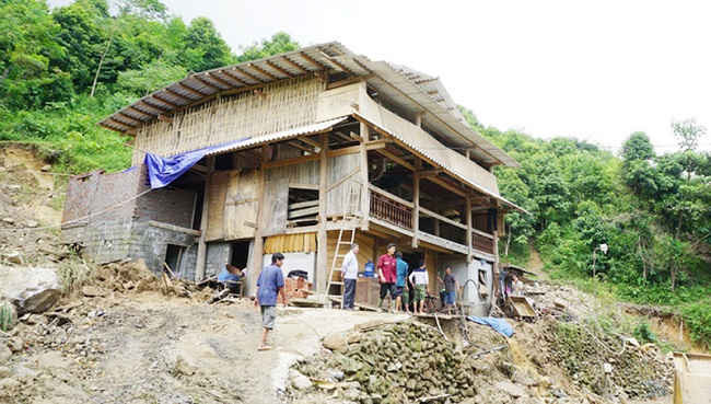 Tỉnh Lào Cai hiện tại đang còn 4.243 hộ nằm trong vùng có nguy cơ bị sạt lở cần được di dời.