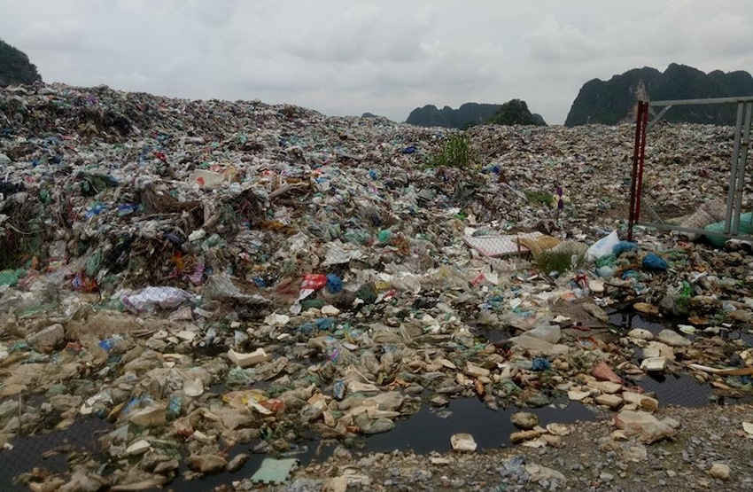 Bãi rác gây ô nhiễm môi trường. 