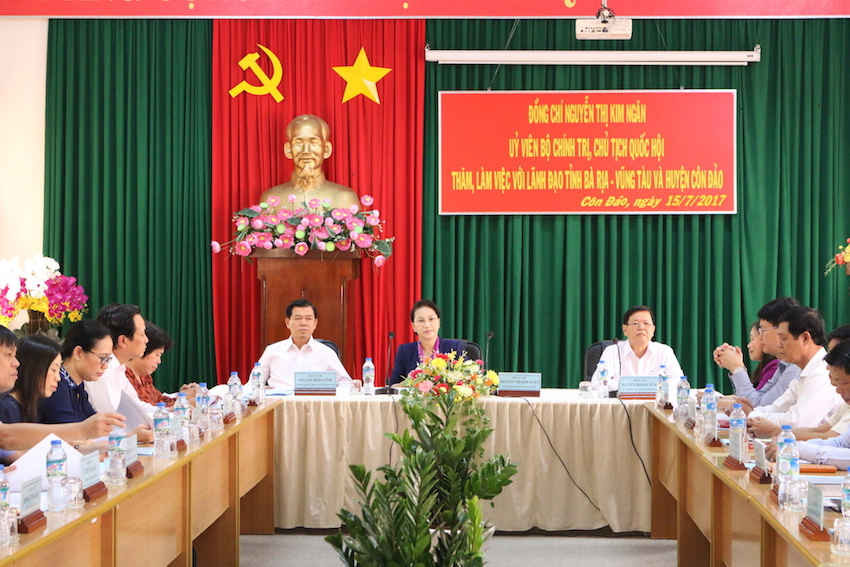 Toàn cảnh buổi làm việc của Chủ tịch QH Nguyễn Thị Kim Ngân với lãnh đạo tỉnh Bà Rịa - Vũng Tàu tại huyện Côn Đảo 