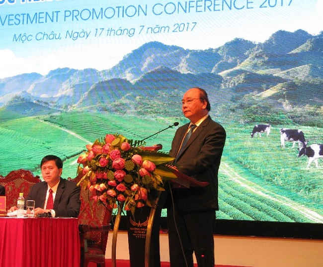 Thủ tướng Chính phủ Nguyễn Xuân Phúc dự và chỉ đạo hội nghị.