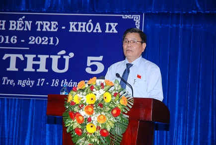 Ông Nguyễn Hữu Lập - Phó chủ tịch UBND tỉnh Bến Tre báo cáo giải trình về tình hình khai thác cát hiện nay