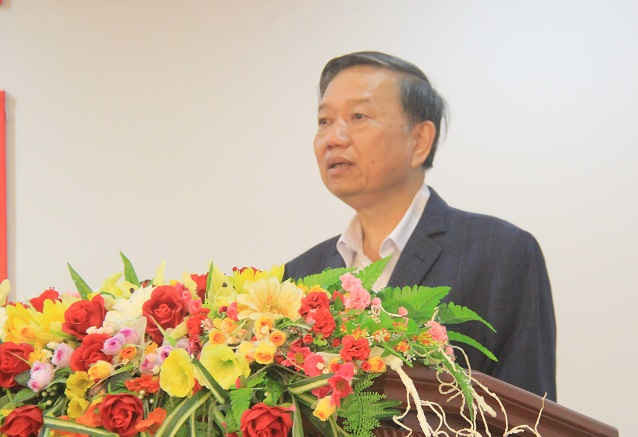 Thượng tướng Tô Lâm, Ủy viên Bộ Chính trị, Bộ trưởng Bộ Công an, Trưởng Ban chỉ đạo Tây Nguyên phát biểu tại hội nghị
