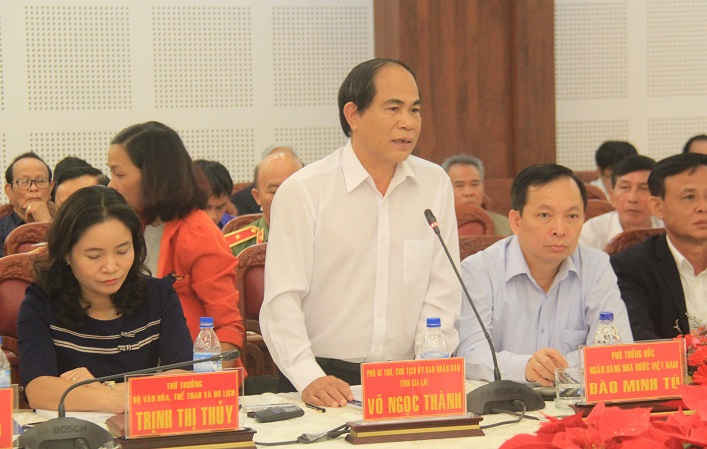 Ông Võ Ngọc Thành – Phó bí thư, Chủ tịch UBND tỉnh Gia Lai báo cáo và đóng góp ý kiến tại hội nghị
