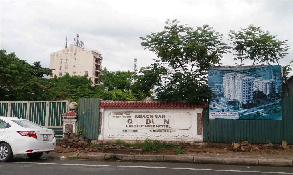 Dự án khách sạn Đông Dương (số 2 Hùng Vương, TP Huế) suốt hơn 10 năm qua vẫn còn bỏ hoang, dù nằm ở vị trí “khu đất vàng”