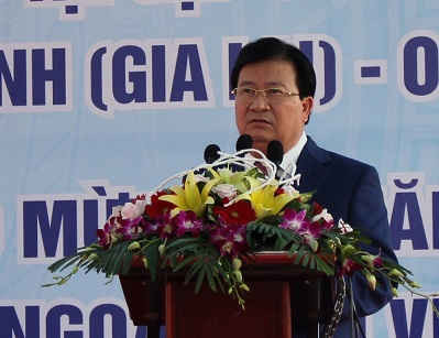 Phó thủ tướng Chính Phủ Việt Nam Trịnh Đình Dũng phát biểu tại lễ thông xe cặp cửa khẩu.