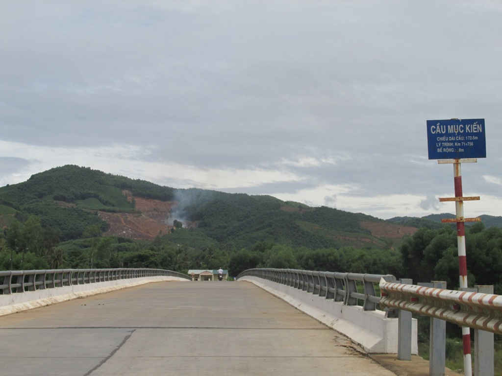 Cầu Mục Kiến mới xây bắc qua sông Kim Sơn