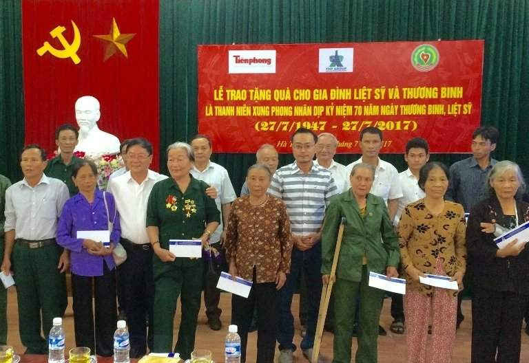 Tân Hiệp Phát tổ chức thăm tặng quà cho 200 gia đình liệt sỹ và thương binh là thanh niên xung phong ở Hà Tĩnh và Nghệ An vào ngày 14/07.