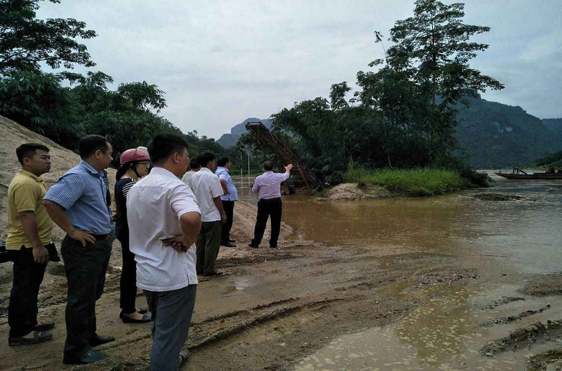Lãnh đạo huyện Bắc Hà (tỉnh Lào Cai) kiểm tra và chỉ đạo công tác khắc phục nước lũ sông Chảy làm ngập lụt ở xã Bảo Nhai.