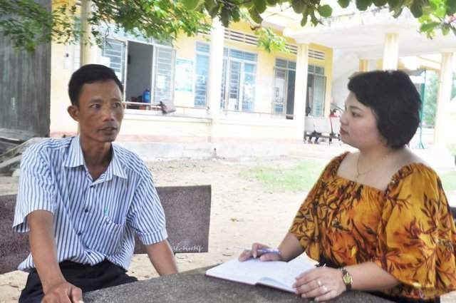 Trao đổi với anh Lê Quang Sáng, phụ trách địa chính nông nghiệp xã IaMl’ah