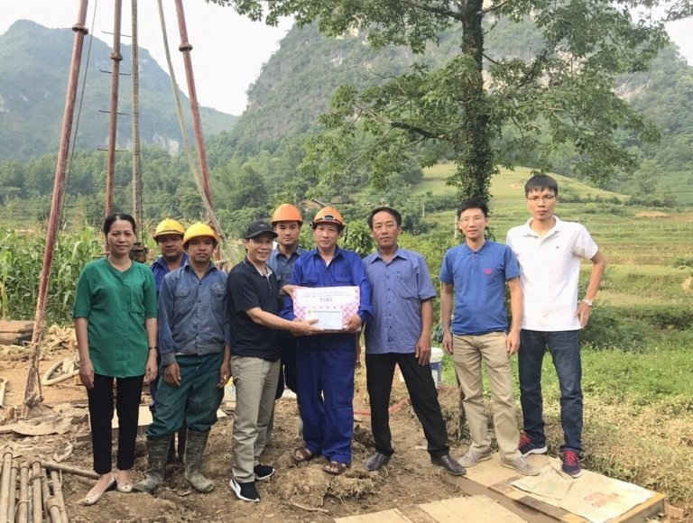 Đoàn công tác Liên đoàn Quy hoạch và Điều tra tài nguyên nước miền Bắc thăm và kiểm tra thi công tại vùng Ngọc Động (huyện Thông Nông)