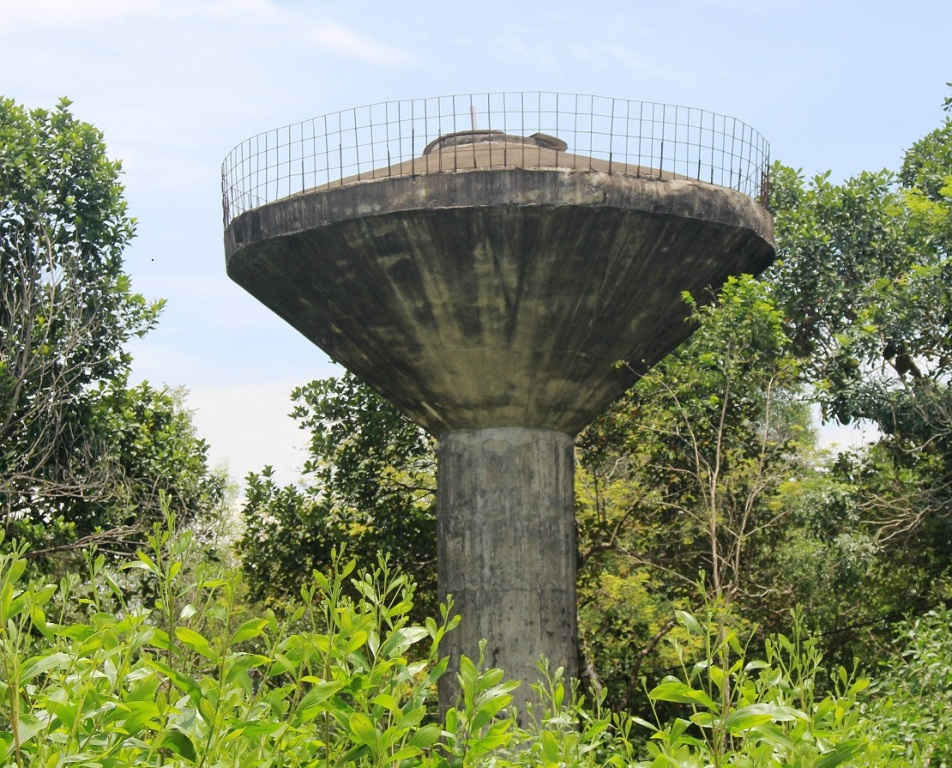 Một công trình nước sạch ở bỏ hoang ở thôn Tịnh Sơn