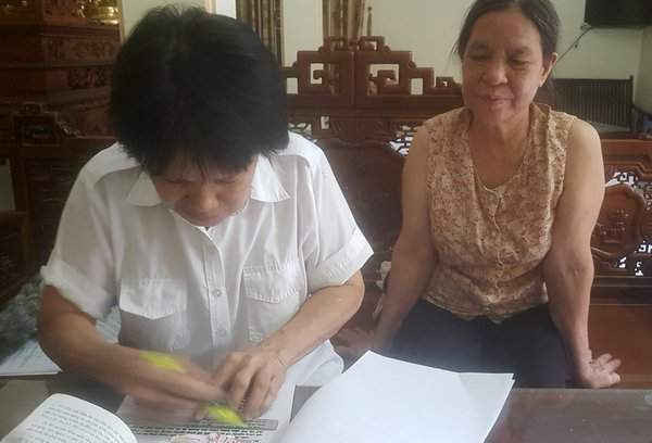 Bà Trần Thị Hòa không đồng ý với cách giải quyết của chính quyền từ quận tới thành phố Hà Nội khi trả cho bà có 252.000 đồng/ m2 nhưng sau khi rơi vào tay nhà đầu tư thì giá trị đất tăng lên gấp hàng chục cho tới hàng trăm lần