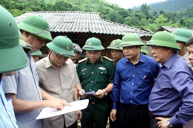 Bộ trưởng Nguyễn Xuân Cường cùng đoàn công tác đã đi thị sát tình hình thiệt hại tại bản Hua Nặm, xã Nặm Păm
