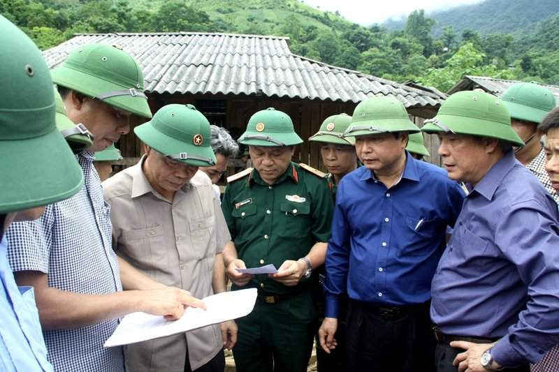 Bộ trưởng Nguyễn Xuân Cường cùng đoàn công tác đã đi thị sát tình hình thiệt hại tại bản Hua Nặm, xã Nặm Păm, huyện Mường La