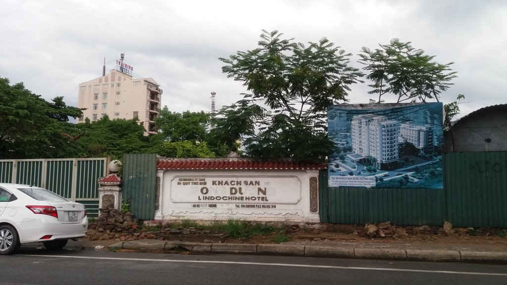 Dự án khách sạn Đông Dương (số 2 Hùng Vương, TP. Huế) suốt hơn 10 năm qua vẫn còn bỏ hoang, dù nằm ở vị trí “khu đất vàng”