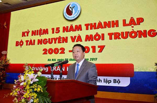Đồng chí Trần Hồng Hà - Ủy viên BCH Trung ương Đảng, Bí thư Ban Cán sự Đảng, Bí thư Đảng ủy, Bộ trưởng Bộ TN&MT ôn lại truyền thống 15 năm xây dựng, phát triển và trưởng thành của Bộ Tài nguyên và Môi trường