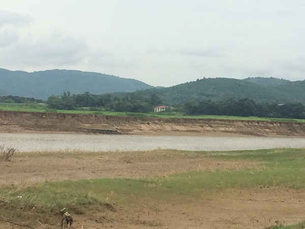 Tình trạng sạt lở đất ở làng Phác xã Cẩm Vân
