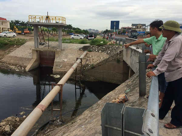 Nhiều người dân bức xúc về tình trạng nước thải KCN Gián Khẩu gây ô nhiễm môi trường