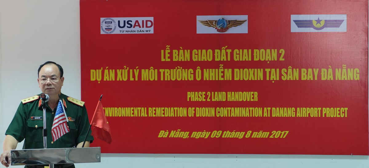 Thượng tướng Phạm Ngọc Minh phát biểu tại lễ bàn giao 12,7 ha đất đã xử lý dioxin