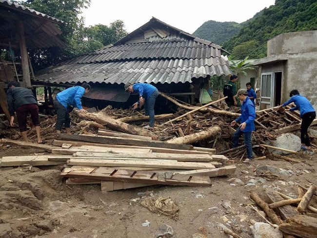 Chủ tịch UBND tỉnh Sơn La giao các đơn vị phấn đấu trong tháng 9 hoàn thành nền nhà để nhân dân chuyển đến nơi ở mới.