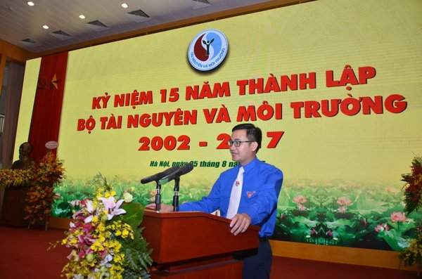Bí thư Đoàn Bộ Nguyễn Văn Huy phát biểu tại lêc kỷ niệm 15 năm thành lập Bộ Tài nguyên và Môi trường. Ảnh: Hoàng Minh