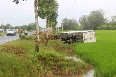 Vào ngày 25/7/2017 trên đoạn đường Quốc lộ 61C, thuộc ấp 5, xã Vị Thanh, huyện Vị Thủy cũng xảy ra một vụ tai nạn giao thông khiến cho chiếc xe tải biển số 51C-20156 bị mất lái bay xuống ruộng.