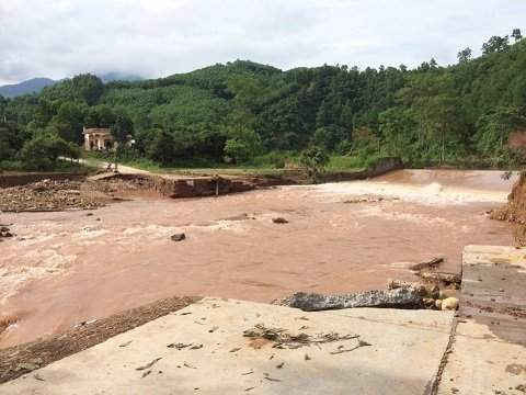 Mưa lớn ngập lụt, sạt lở tại huyện Ba Chẽ.