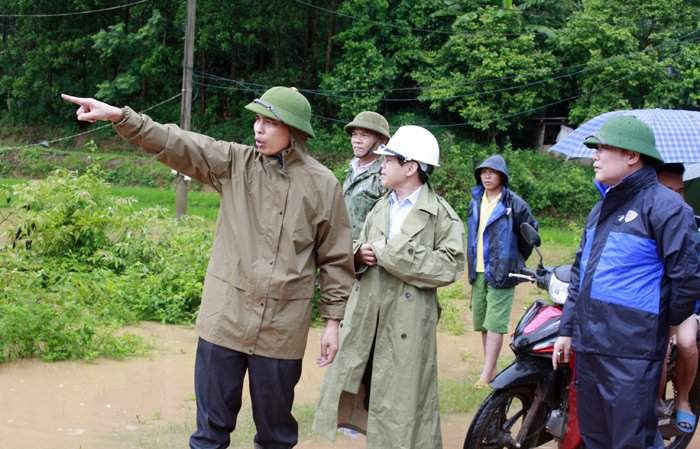 Phó chủ tịch UBND tỉnh Vũ Văn Diện kiểm tra công tác phòng chống mưa lũ tại huyện Ba Chẽ.