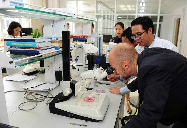 Phân tích mẫu tại Trung tâm Phân tích Thí nghiệm Viện Dầu khí Việt Nam