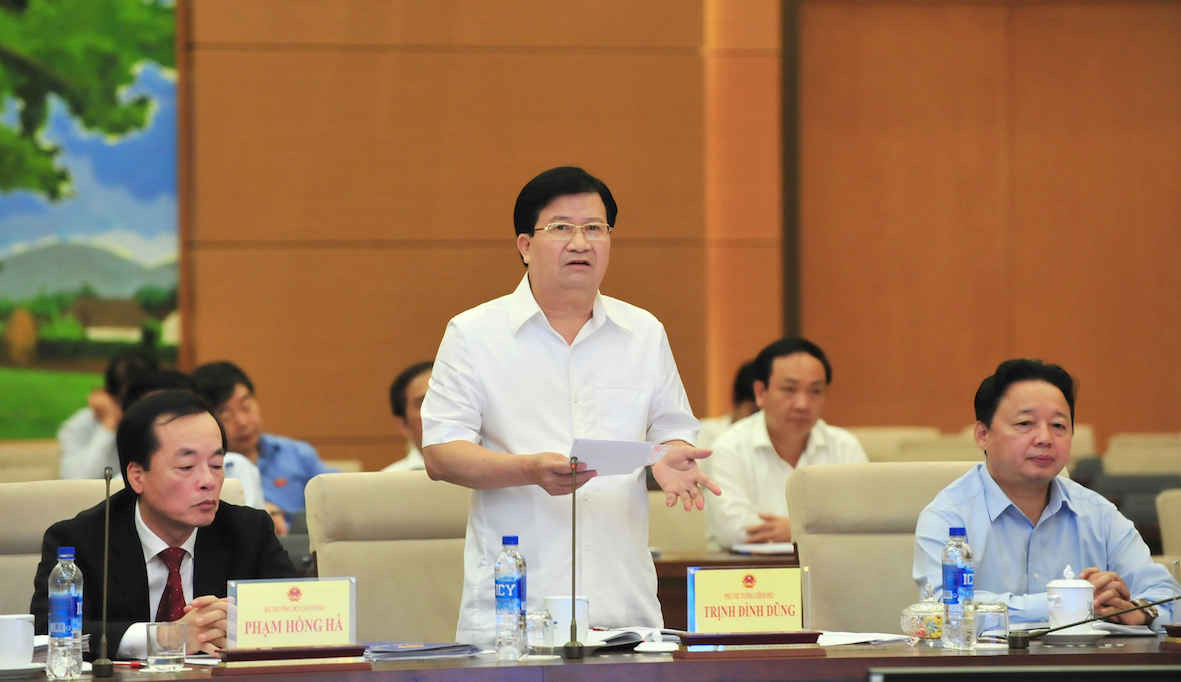 Phó Thủ tướng Trịnh Đình Dũng, Bộ trưởng Bộ TN&MT Trần Hồng Hà tham dự phiên họp chất vấn sáng 16/8 - Ảnh: Quốc Khánh 