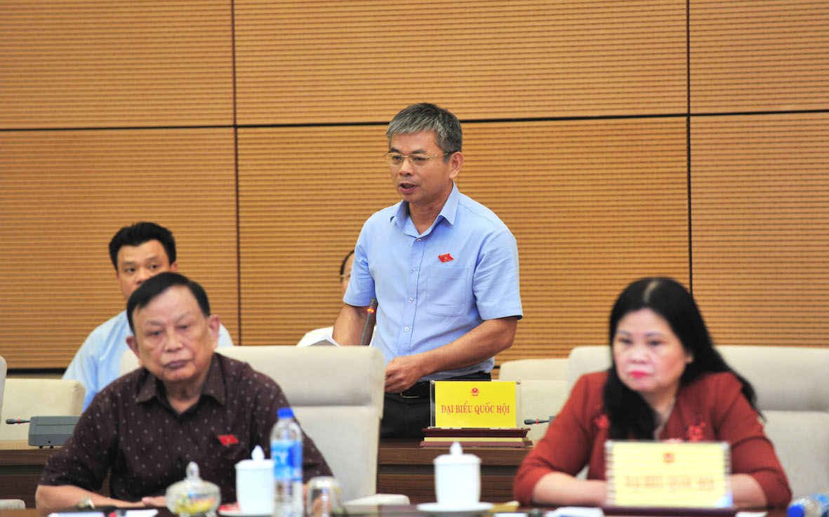 ĐBQH Nguyễn Thanh Hồng chất vấn tại phiên họp sáng 16/8 - Ảnh: Quốc Khánh 