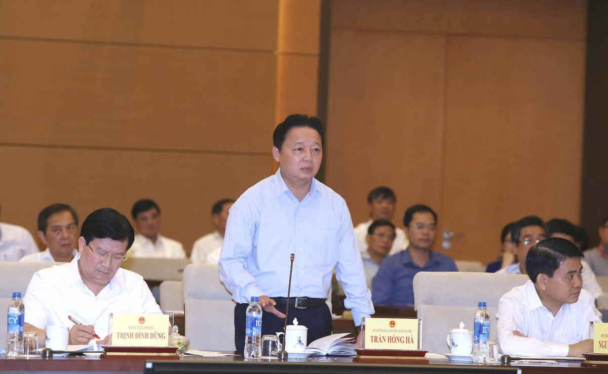 Bộ trưởng Bộ TN&MT Trần Hồng Hà trả lời chất vấn - Ảnh: Quốc Khánh 