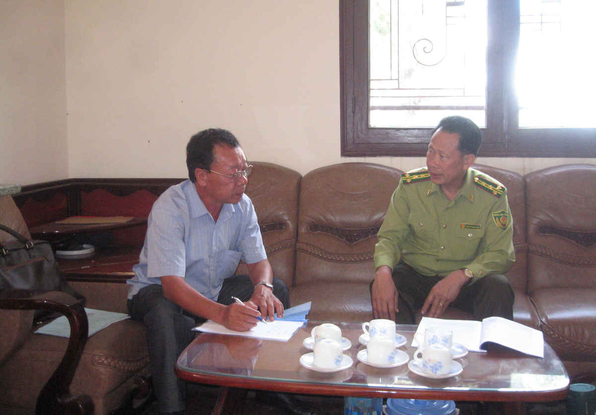Ông Nguyễn Khang Thiên, Chi cục Trưởng Chi cục Kiểm lâm tỉnh Lâm Đồng, đang kể với chúng tôi về hành trình gian nan, vất vả bảo vệ rừng của lực lượng Kiểm lâm toàn tỉnh