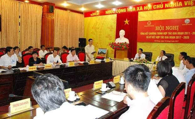 Bí thư Tỉnh ủy Hà Giang Triệu Tài Vinh phát biểu tại Hội nghị.