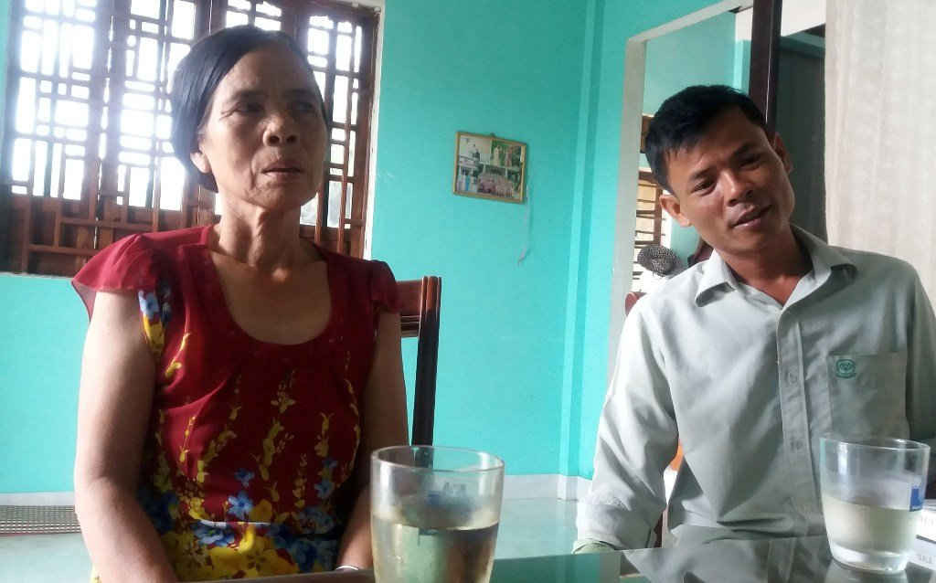 Gia đình bà Trần Thị Bẻo trao đổi với PV về sự việc