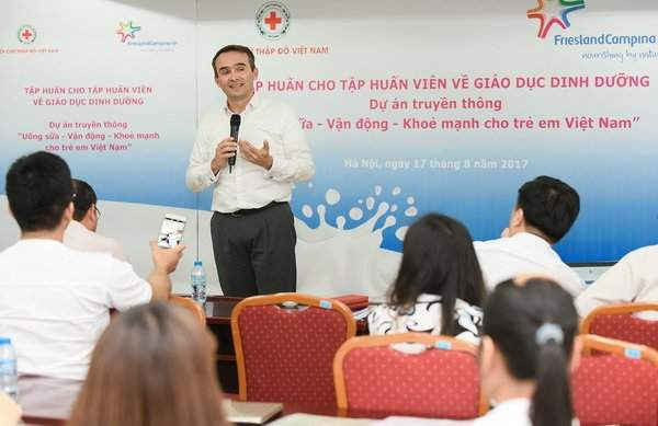 Ông Arnoud – Tổng Giám đốc FrieslandCampina Việt Nam phát biểu tại buổi tập huấn