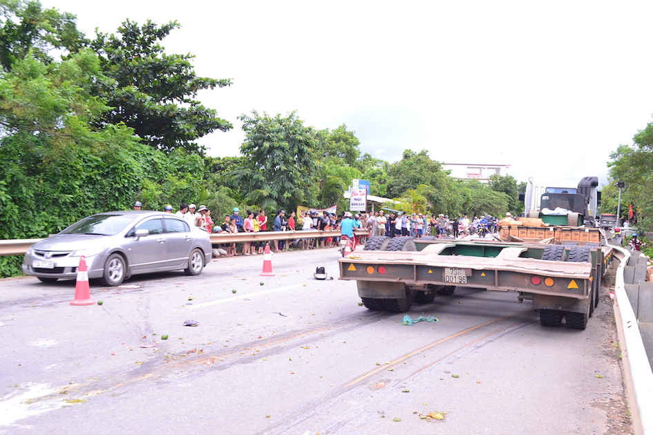 Hiện trường vụ tai nạn chiều 19/8 tại thị trấn Cam Lộ, (huyện Cam Lộ, tỉnh Quảng Trị) khiến 1 người tử vong