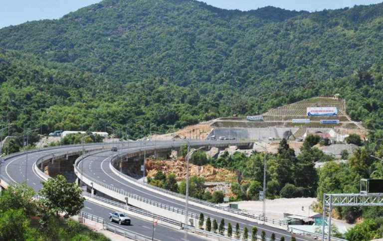 Sau 8 năm triển khai dự án, hầm đường bộ Đèo Cả chính thức thông xe và đưa vào khai thác hôm nay (21/8)
