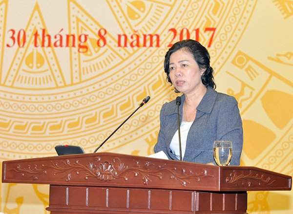 Thứ trưởng Bộ Tài chính Vũ Thị Mai nhằm làm rõ nhiều nội dung đang được dư luận quan tâm xung quanh dự án một luật sửa năm luật thuế tại buổi Họp báo Chính phủ chiều tối 30/8