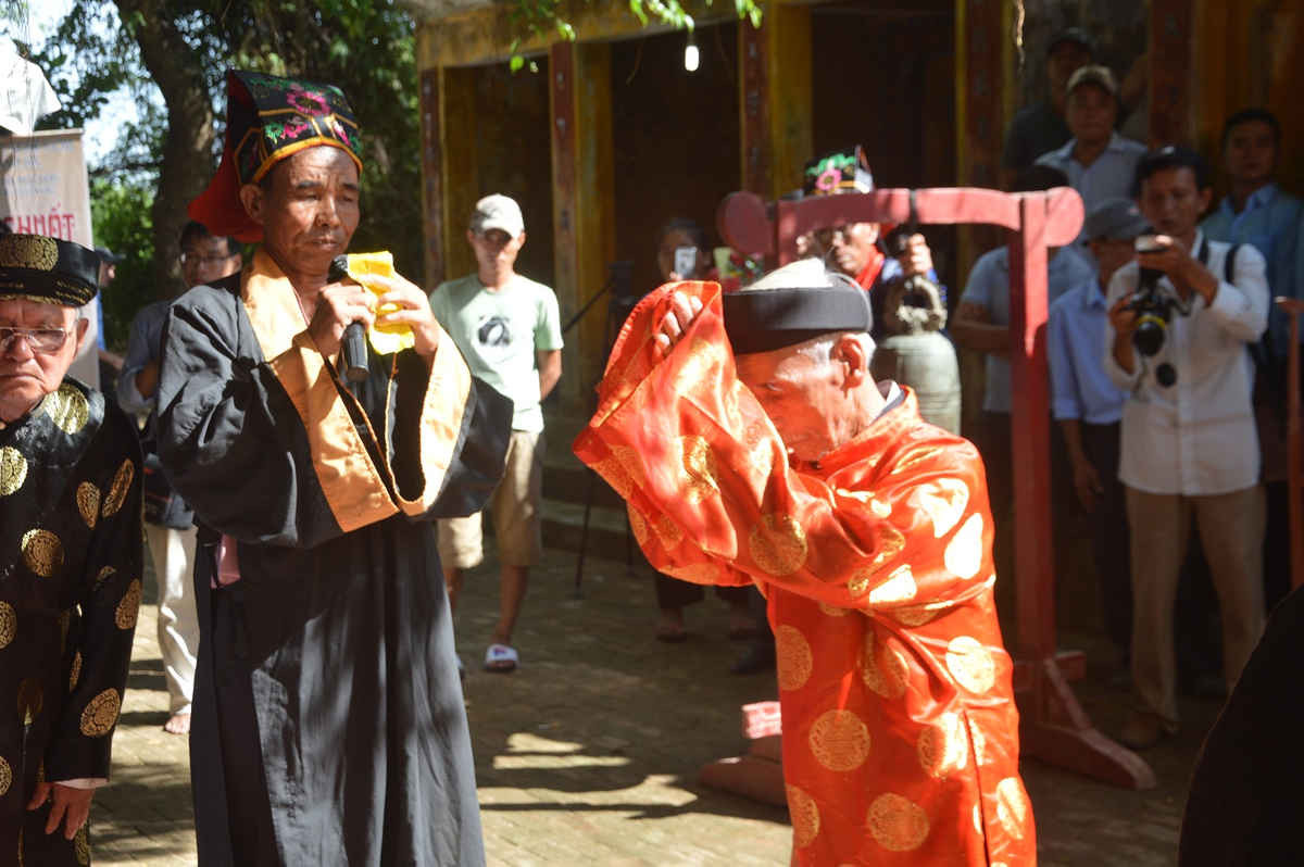 Tế lễ diễn ra tại đình làng Nam Diêu 