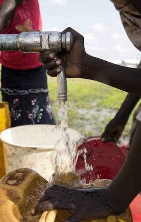 Tại Nam Sudan, có 5,1 triệu người thiếu nước sạch và thiếu vệ sinh an toàn. Đối với các cư dân của Bentiu, nhà máy xử lý nước và đường ống được phục hồi đã thay đổi cuộc sống của họ.