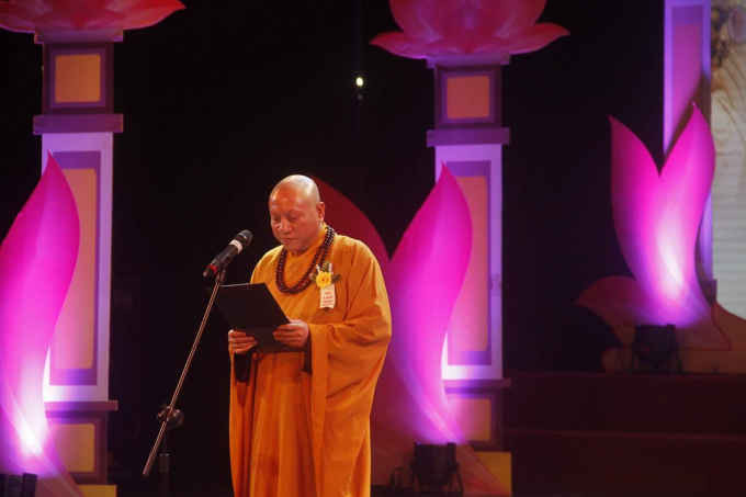 Hòa thượng Thích Gia Quang, Phó Chủ tịch Hội đồng Trị sự, Giáo hội Phật giáo Việt Nam phát biểu tại đại lễ