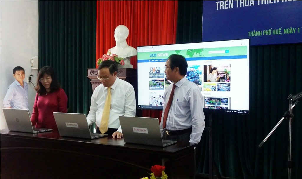 Lãnh đạo tỉnh Thừa Thiên Huế nhấn nút ra mắt trang Hue News