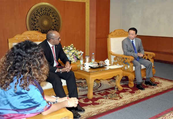 Bộ trưởng Trần Hồng Hà tiếp ông Herminio Lopez - Đại sứ đặc mệnh toàn quyền Cuba tại Việt Nam